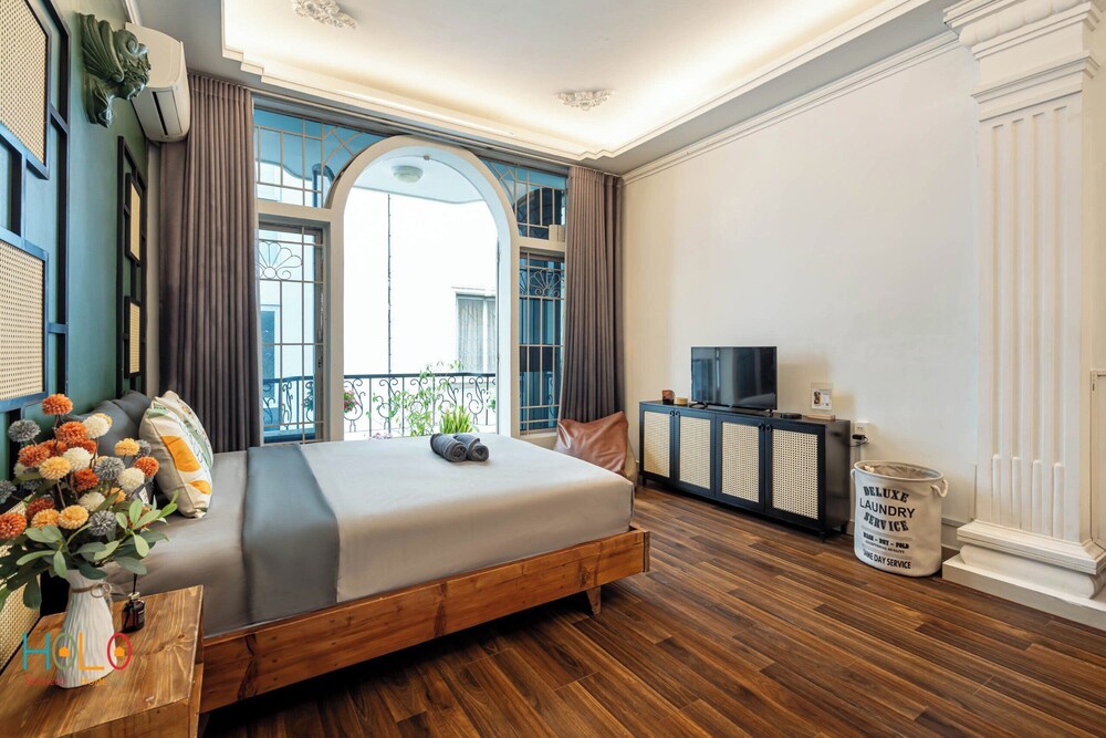 New HoLo Le Thanh Ton SaiGon