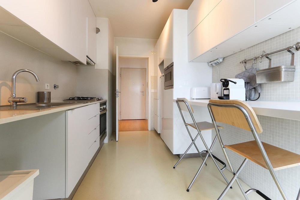 Modern Bright Avenidas Novas by Homing