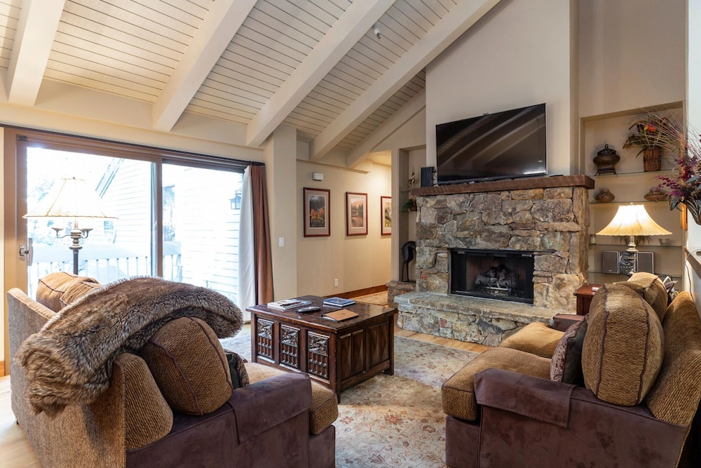 Queen Esther at Deer Valley Resort - Three Bedroom Condo with Hot Tub #2358 3 Condo
