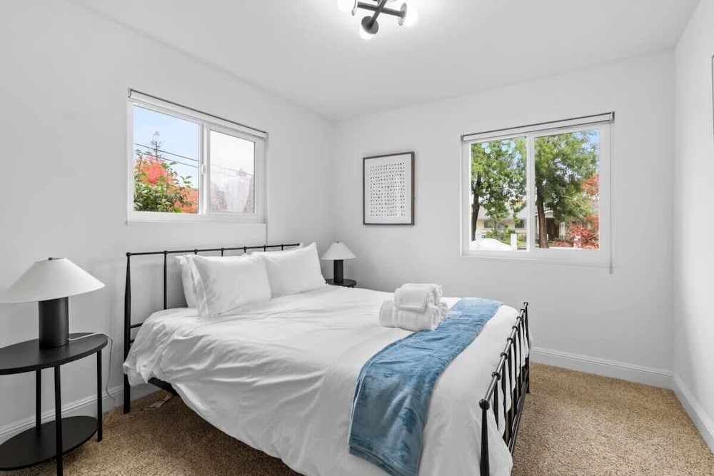 @ Marbella Lane - Modern 3broasis in Siliconvalley