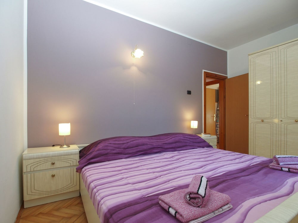Apartment 1875 view 3