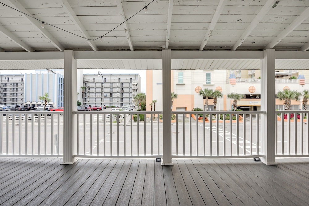 Walk to Shore: Home w/ Deck in North Myrtle Beach
