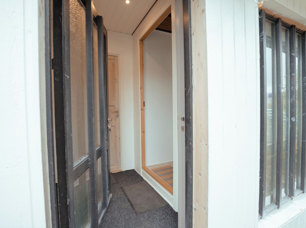 Sea View Apt / Central / Spacious / Free Parking view 2