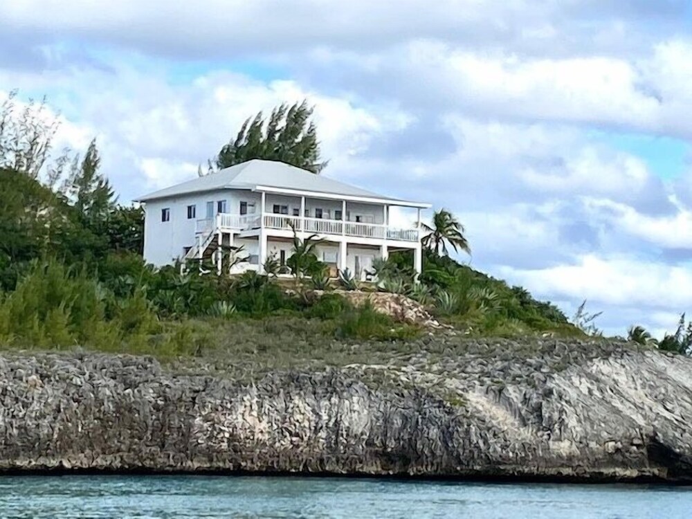 Blue Love Point 5 Bedroom Home