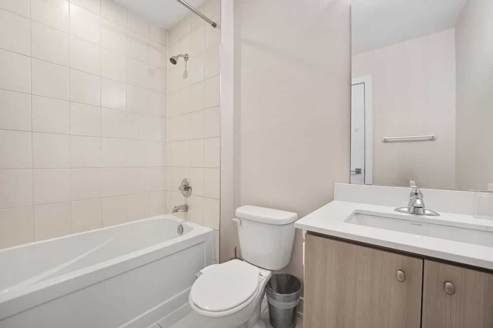 Family-friendly 3BR Mississauga Home w Parking
