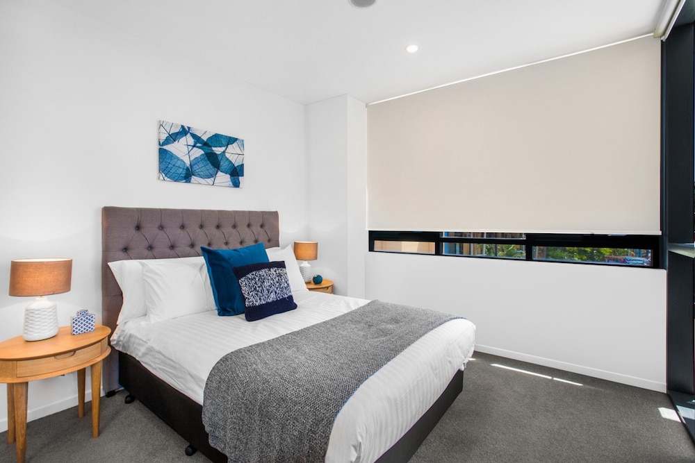 Surfers Paradise 2-bed Near Beach With Pool & Gym