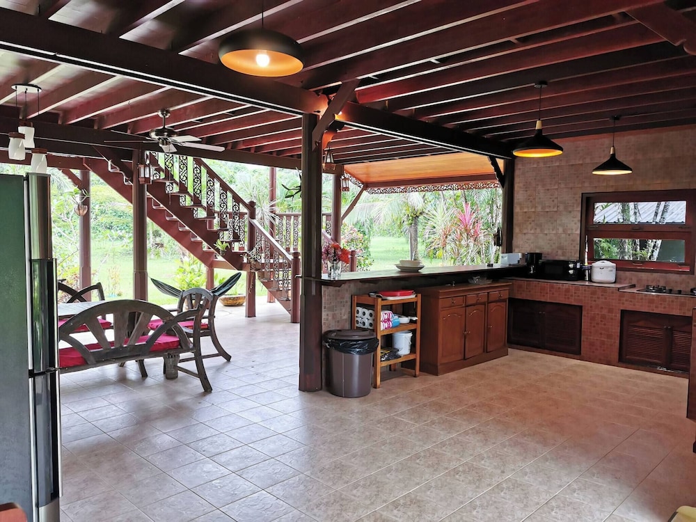 Villa Paraiso Traditional Thai