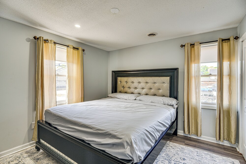 2 Mi to Waterfront: Walkable Fall River Apartment!