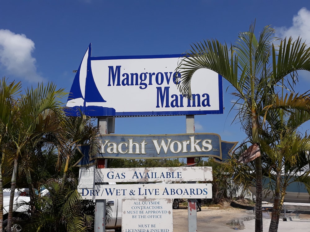 Mangrove Marina and Resort Aqualodge Houseboats