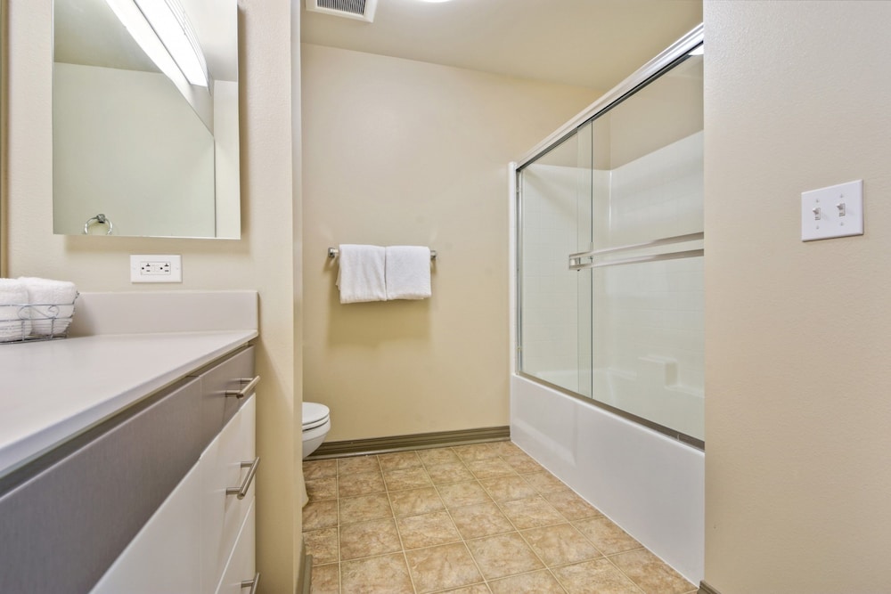 Global Luxury Suites at Marina Del Rey
