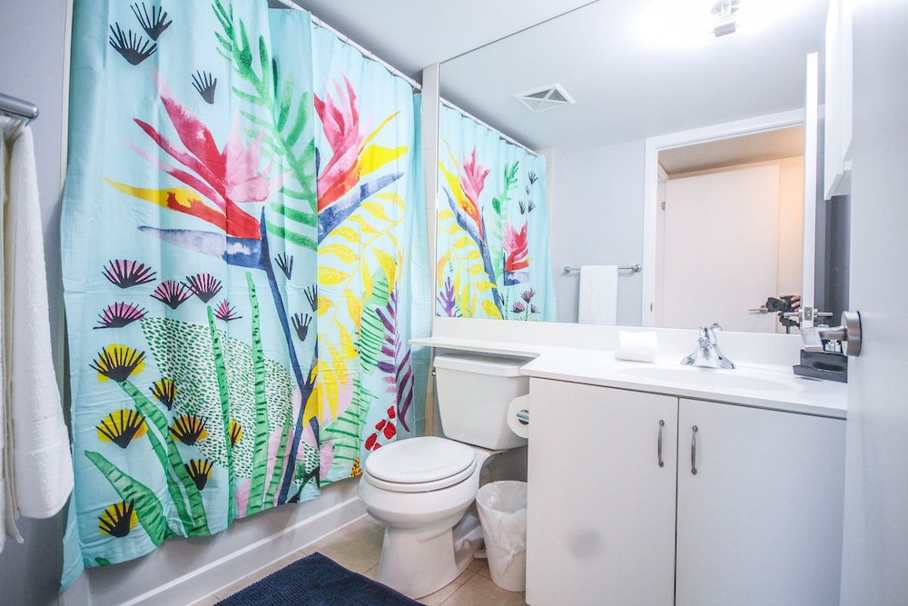 Sarkar Suites - Fort York Blvd