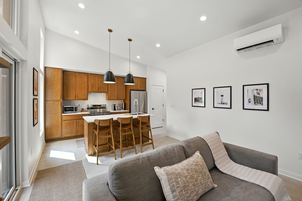 500 House - Unit C 1 Bedroom Townhouse