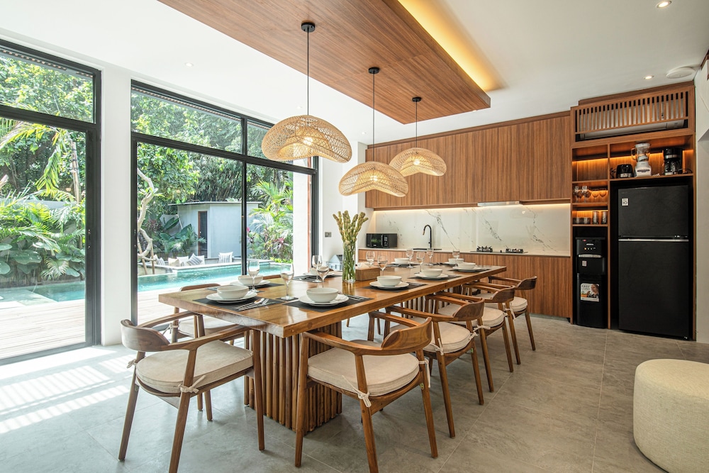 Elegant 5BR Canggu Villa 400m to Pristine Beach