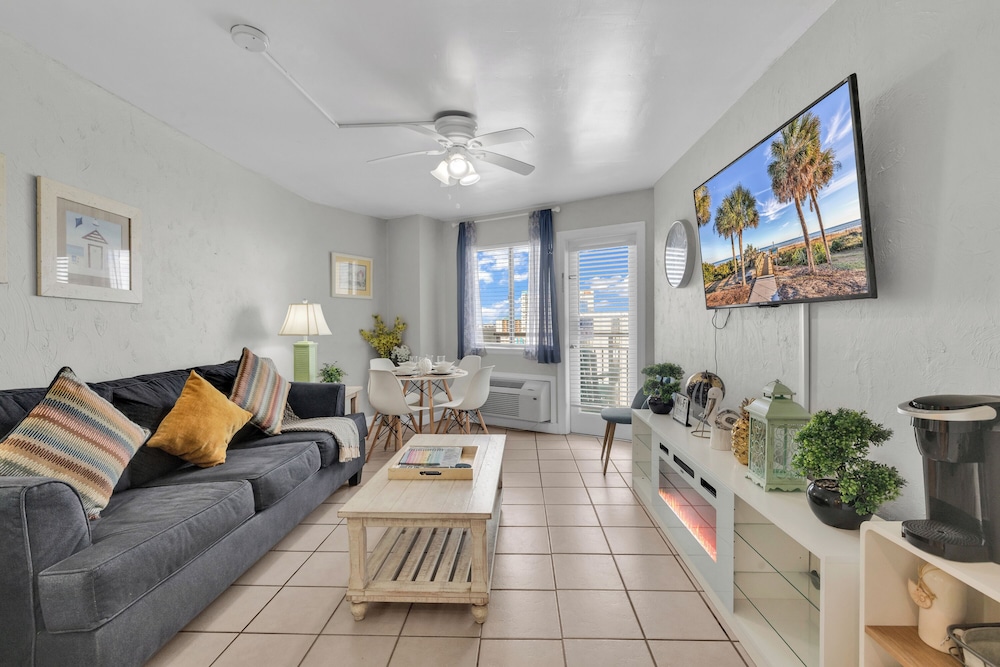 Beachfront Haven 1BR Condo with Balcony
