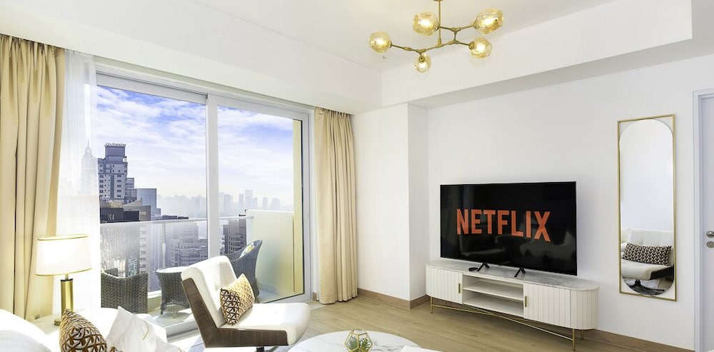LUX The JW Marina Suite 2