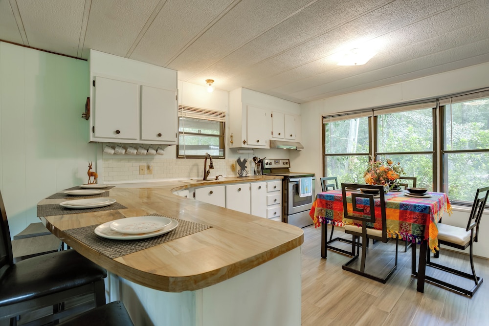 Outdoor Entertainment Areas: Cleveland Cottage
