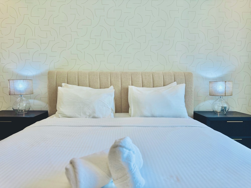 Venduras Chic 1BR Burj Views Sterling