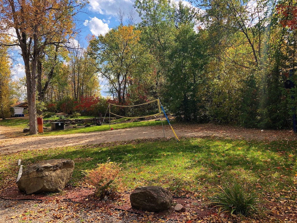 Lakepoint Cottage Resort
