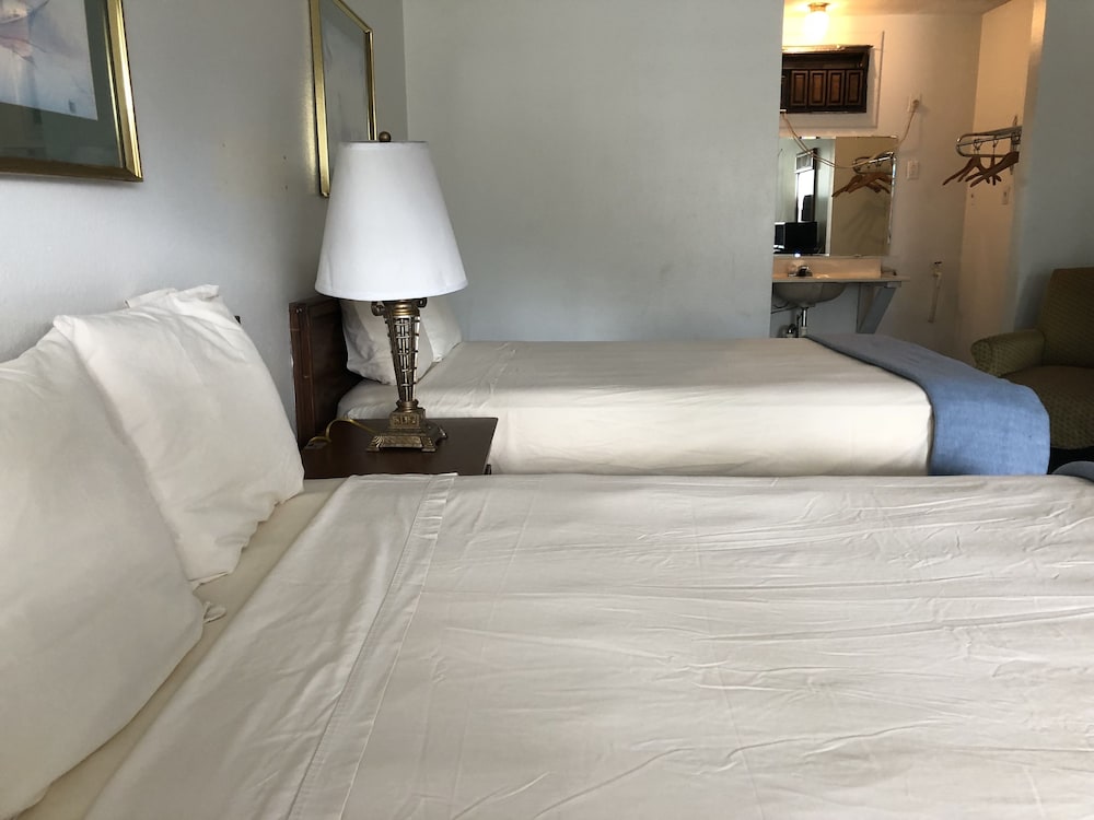 Lake City Vacations - Motel 8 Lake City - Property Image 15