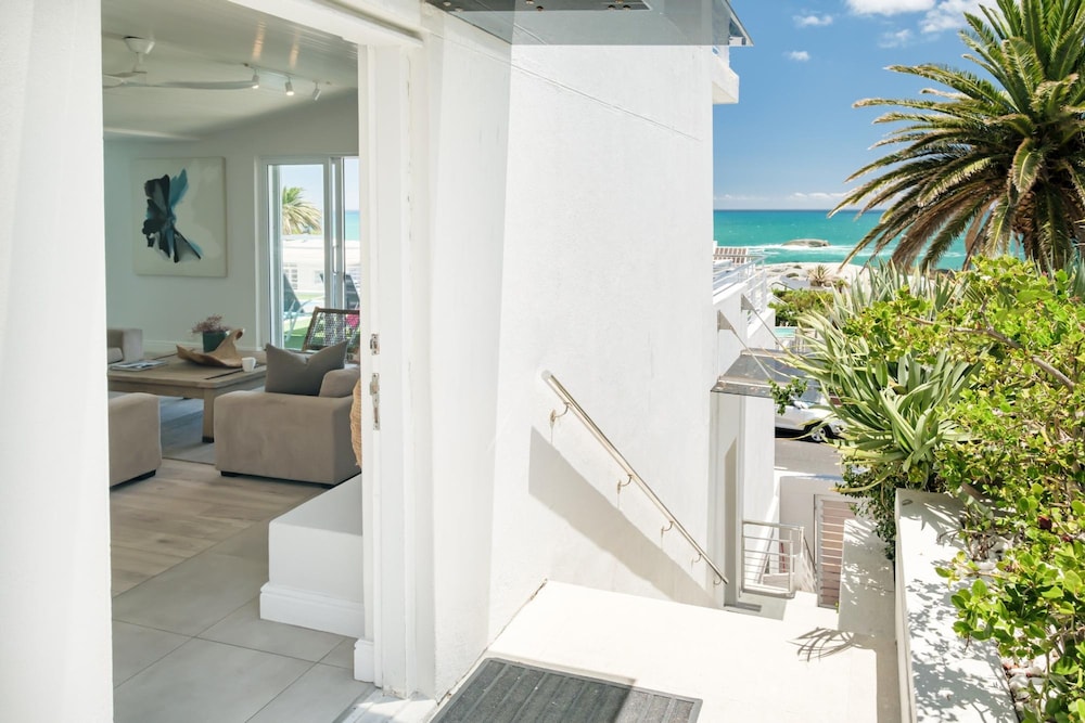 Camps Bay Villa w Views Pool Sapphire Tide Retreat
