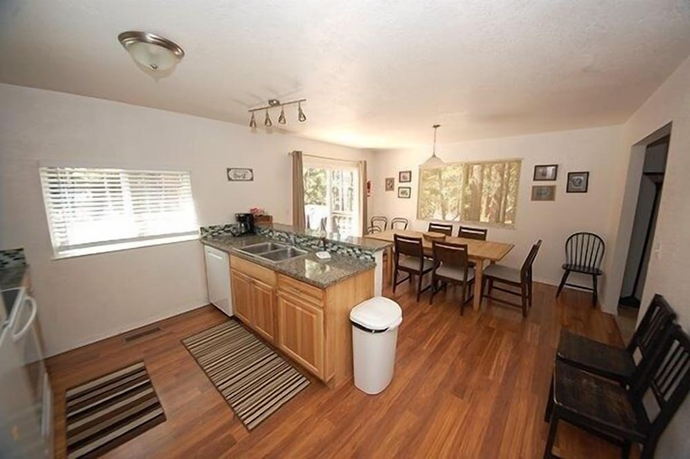 1503 Bonita Road 4 Bedroom Cabin by RedAwning