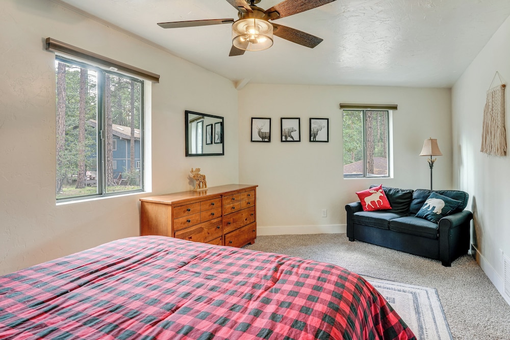Mid-mod Mountain Cabin Near Thumb Butte Trails!