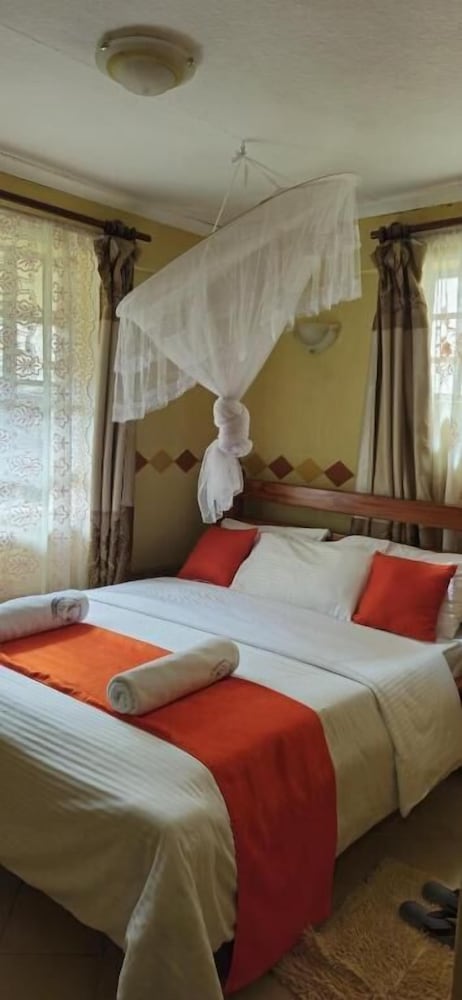 Lux Suites Weavers Haven Guest House