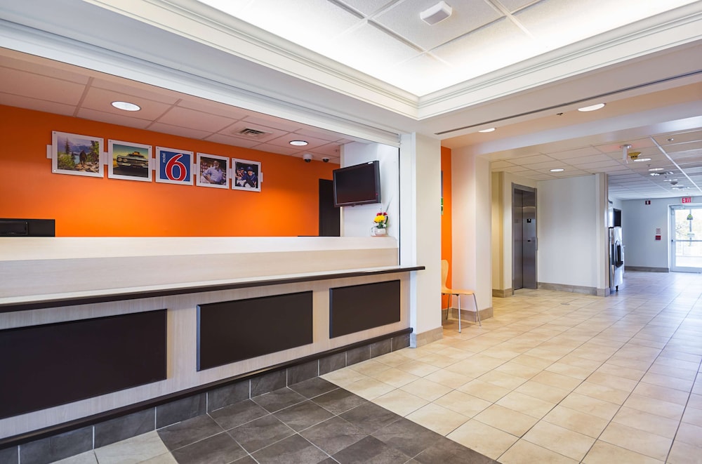 Motel 6 Whitby, ON - Toronto East
