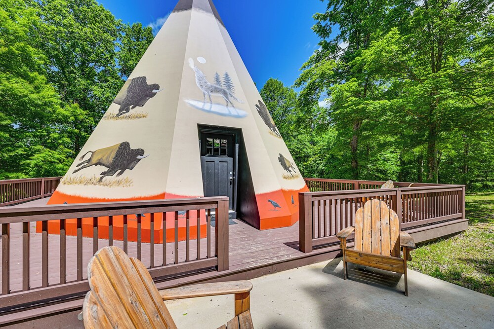 5 Mi to Mammoth Cave NP: Teepee Studio Escape
