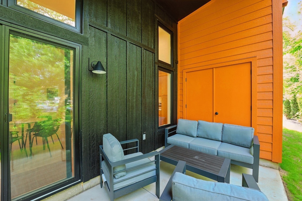 500 House - Unit B 2 Bedroom Townhouse