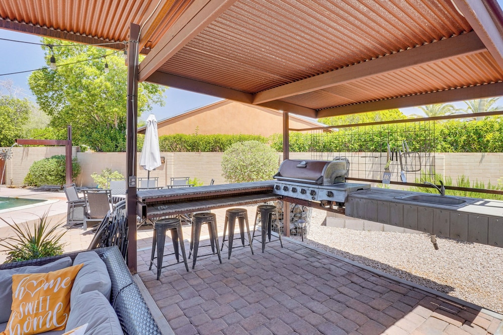 Dog-Friendly Getaway w/ Patio in Tucson!