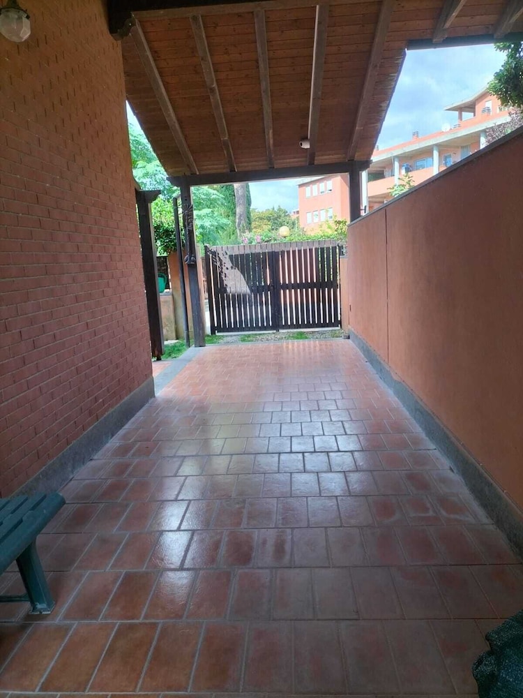 Villa Sleeps 6 With Garden and Gym