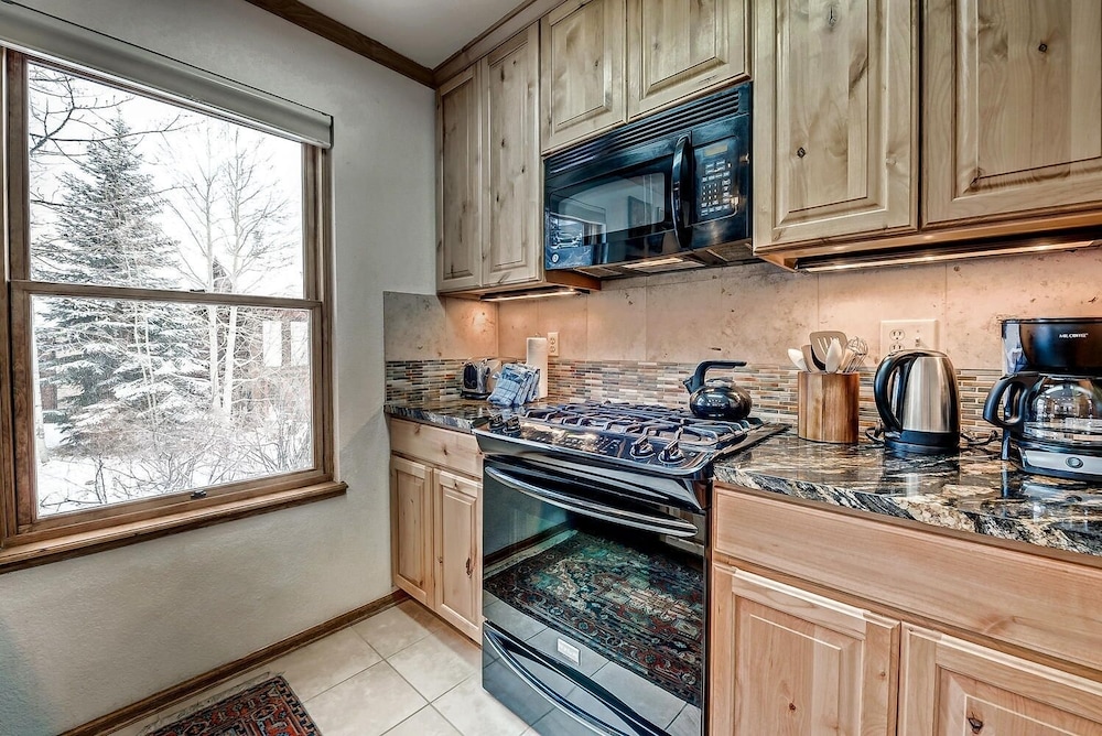 Mountainside House 673 4 Bedroom Home by RedAwning