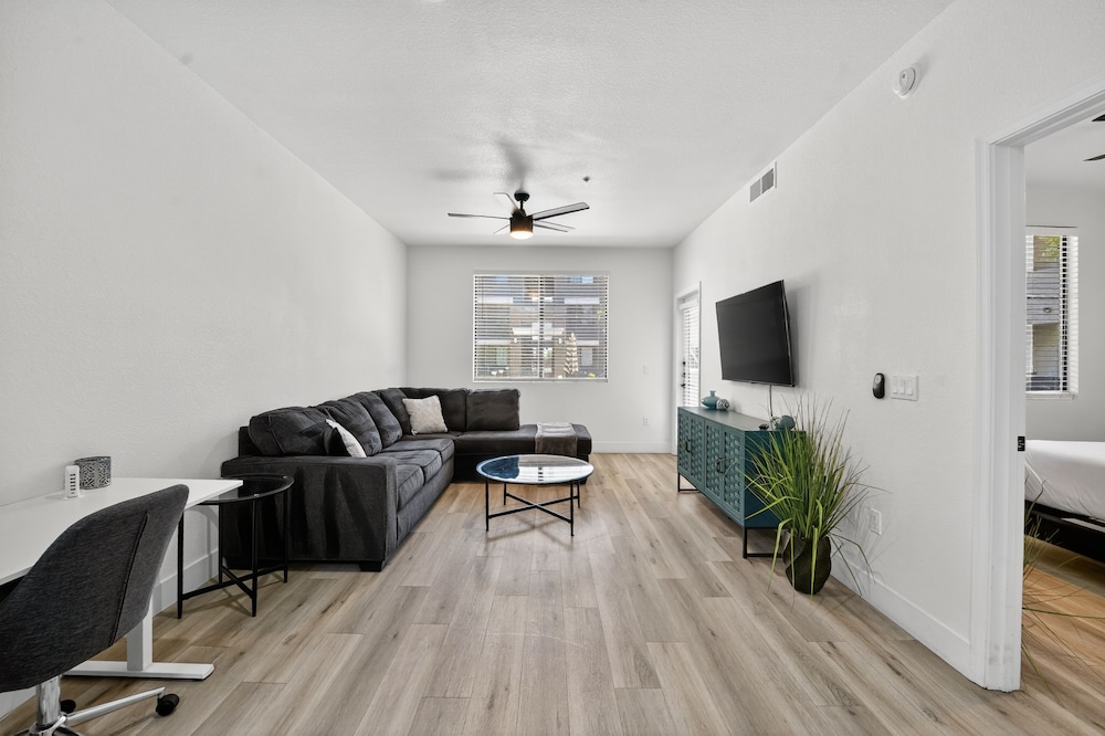 Chic 1br At Westgate Pool, Gym & Stadium Fun 1 Bedroom Apts