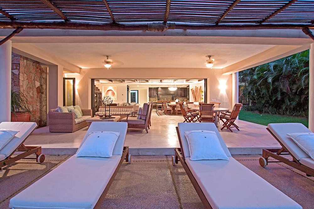 Comfortable 4 Bedroom Condo - Property Image 3