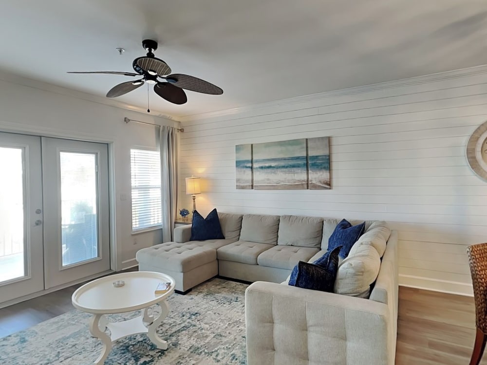 Pavilion Palms #103b