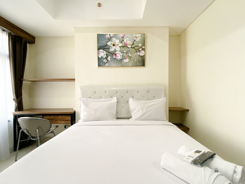 Homey And Cozy Stay Studio Room Pollux Chadstone Apartment view 2