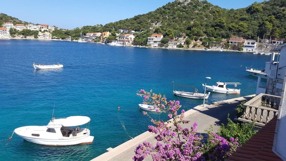 Apartments Marija Lastovo