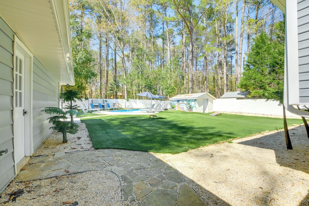 7 Mi to Dtwn Durham: Home w/ Hot Tub & Game Room!