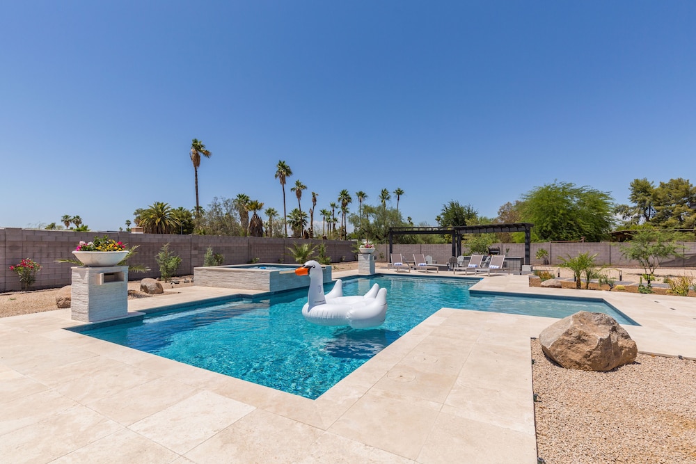 Sport & Splash - Pickle Ball - Sports Court -pool & Spa