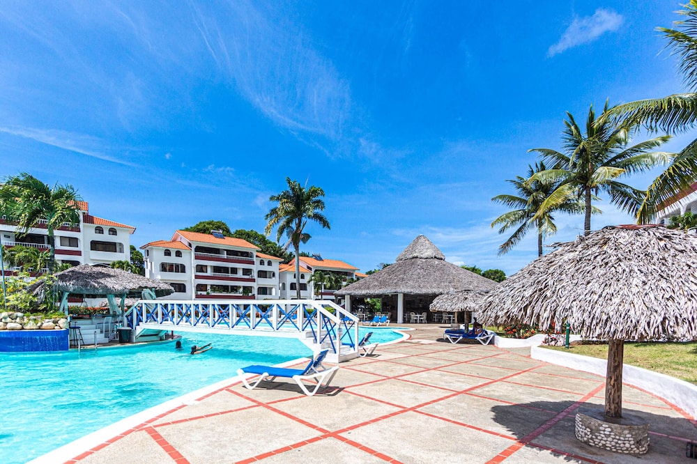 Serene Sosúa Retreat With the Biggest Pool in Sosua