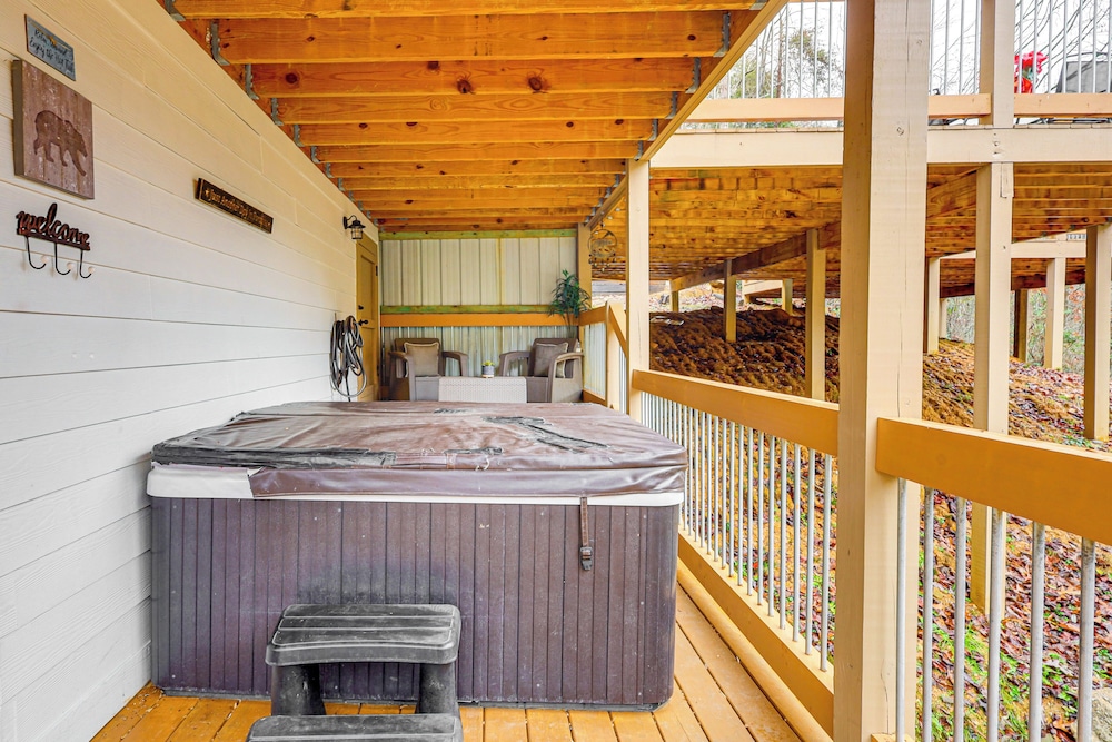 Close to Hiking & Attractions: Smoky Mtn Cabin