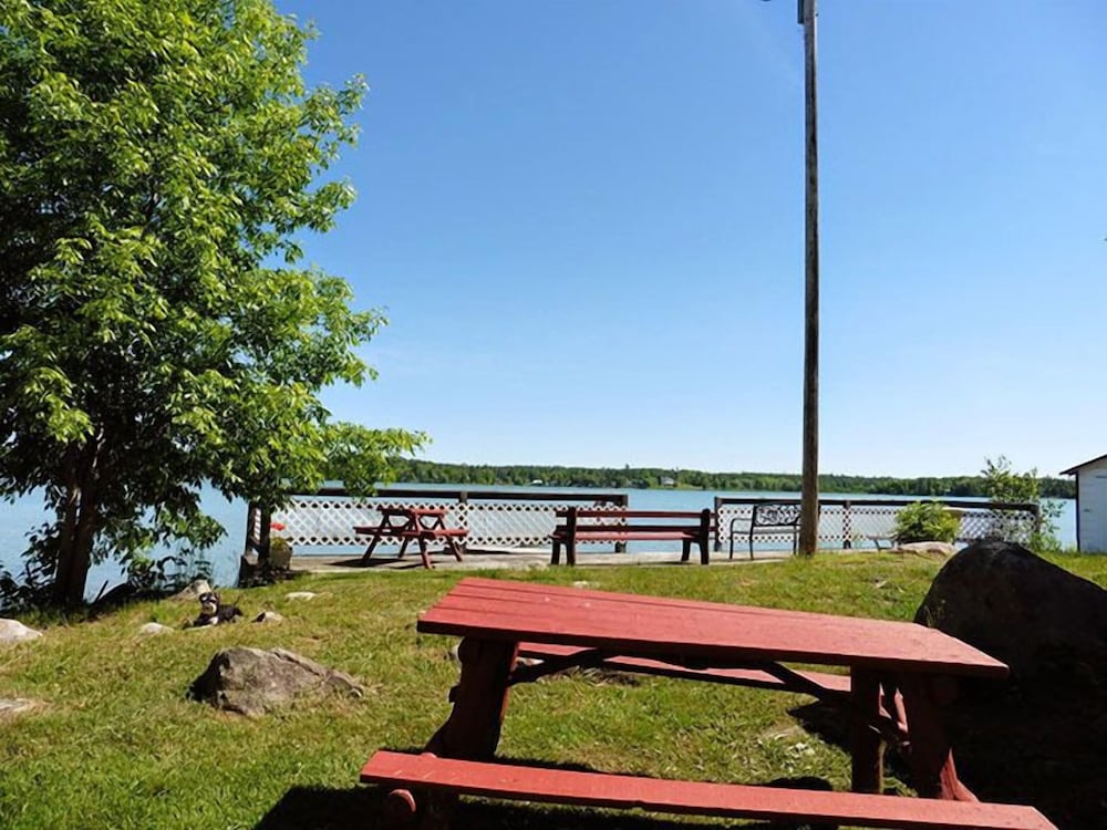 Bruce Bay Cottages & Lighthouse