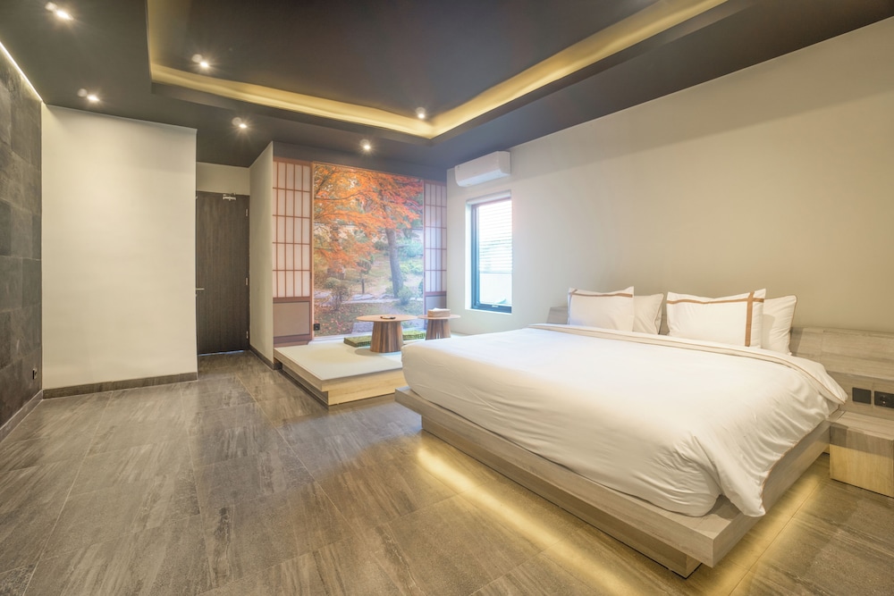Exquisite 5BR Villa: Premier Luxury in Seminyak