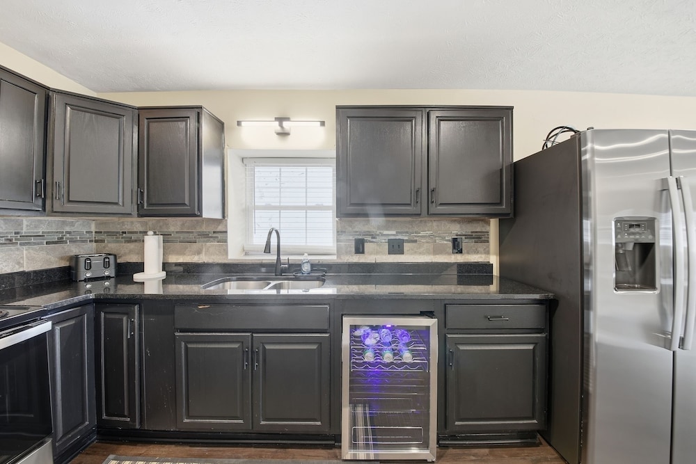 Spacious 2br Home North of Downtown Cincinnati 2 Bedroom Home