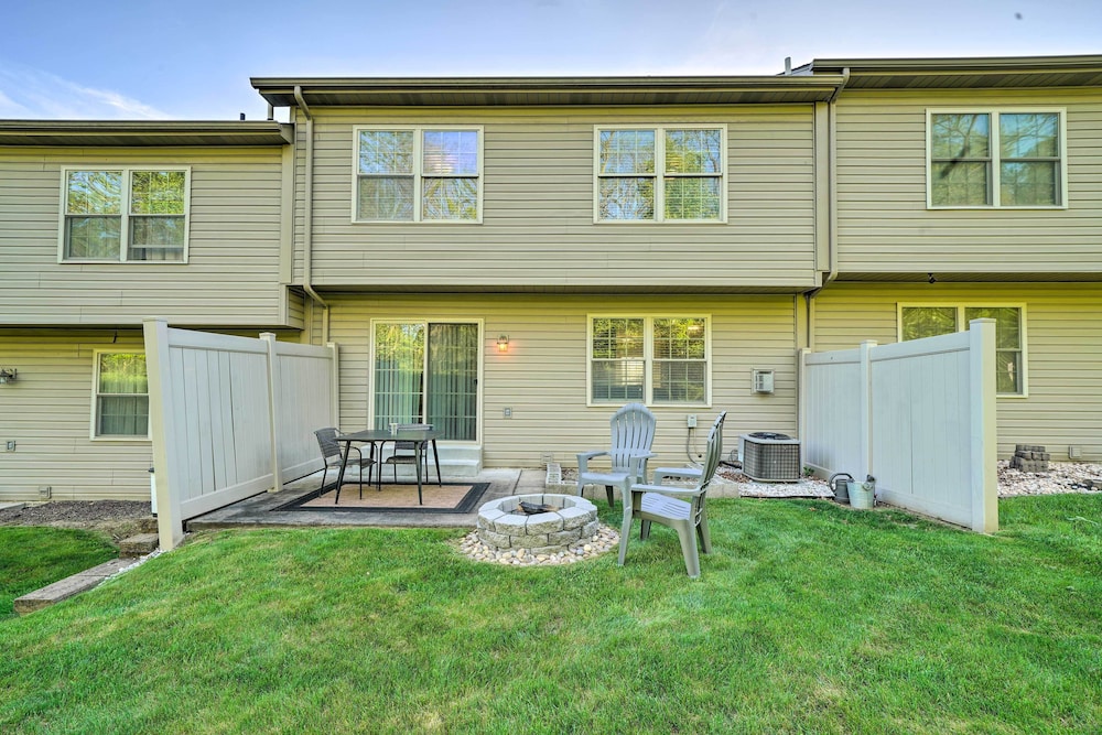 Family-friendly Townhome: 16 Mi to Pittsburgh! - Property Image 14