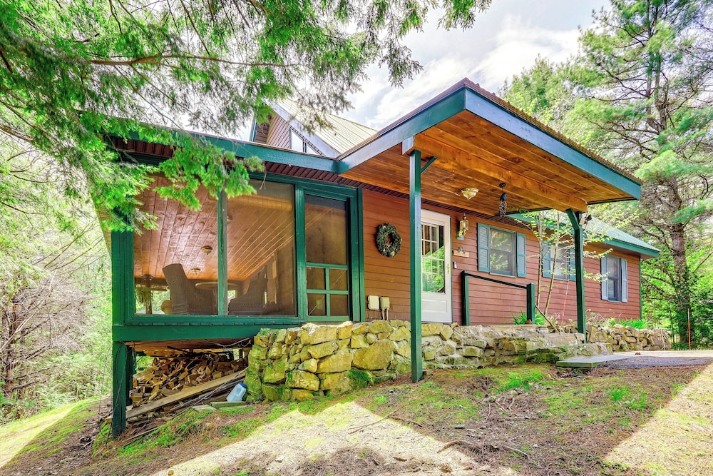 Peaceful Family Cabin on Schroon River!