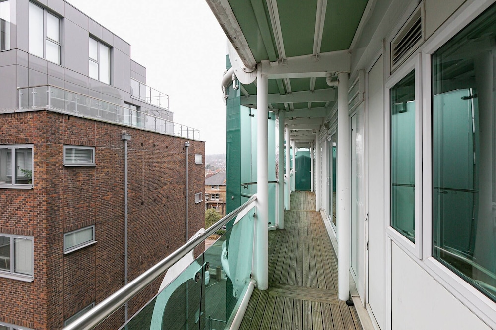 Skyvillion - Spacious 2bed W Balcony In Barnet