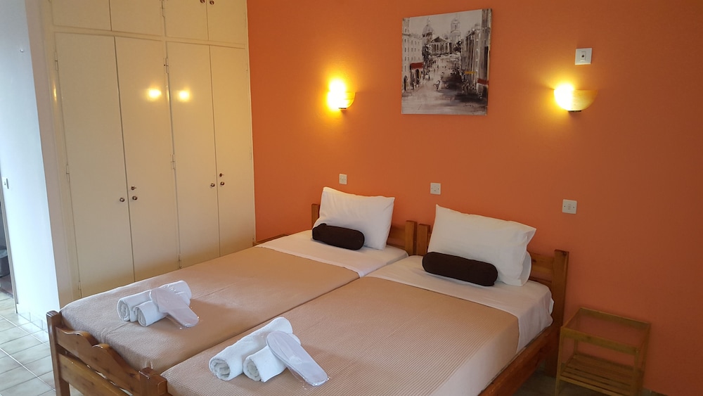 Elli Marina Studios & Apartments
