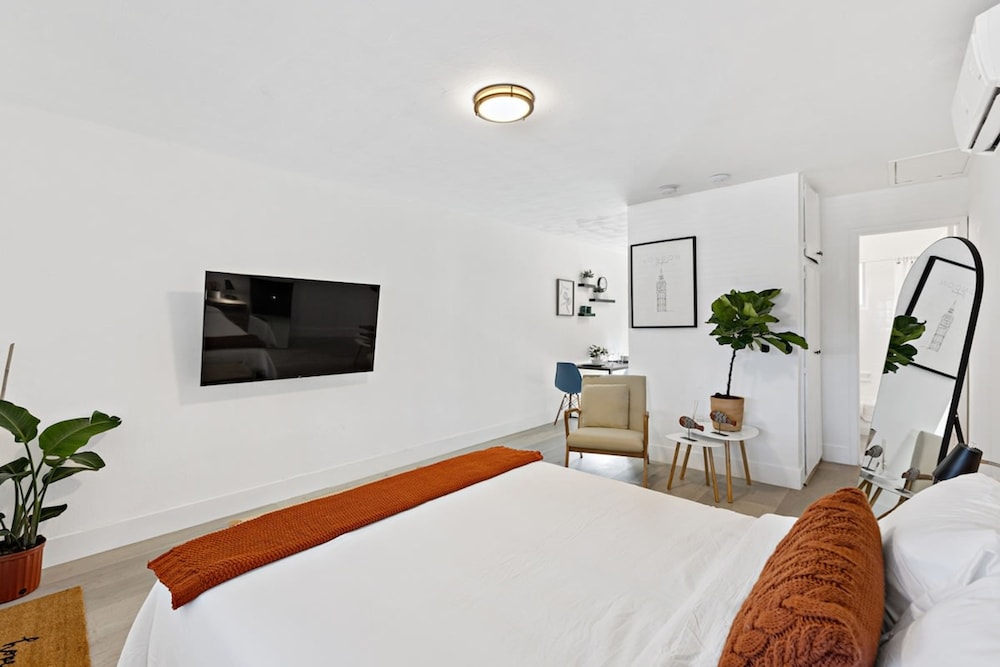 Lovely Rental Unit With Free Parking on Premises